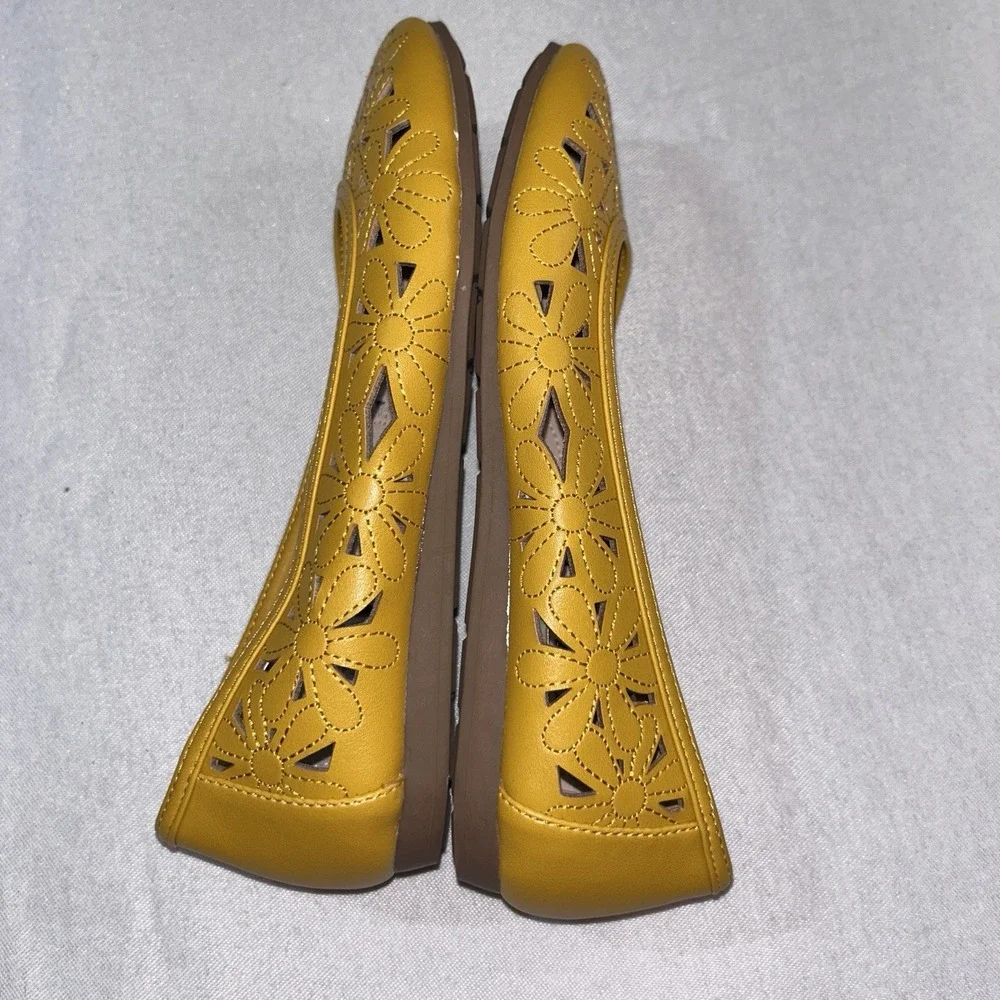 Mootsies Tootsies Charlann Women's‎ Flat Shoes 6.5M Gold/Yellow Faux Leather